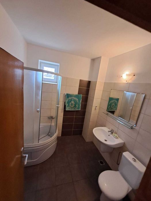 Proprietar inchiriez vila 6 camere in Constanta, Agigea ,Lazu