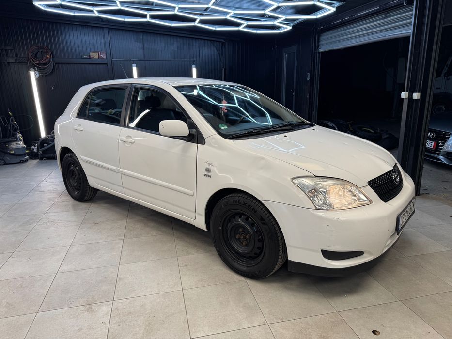 Toyota Corolla 2,900