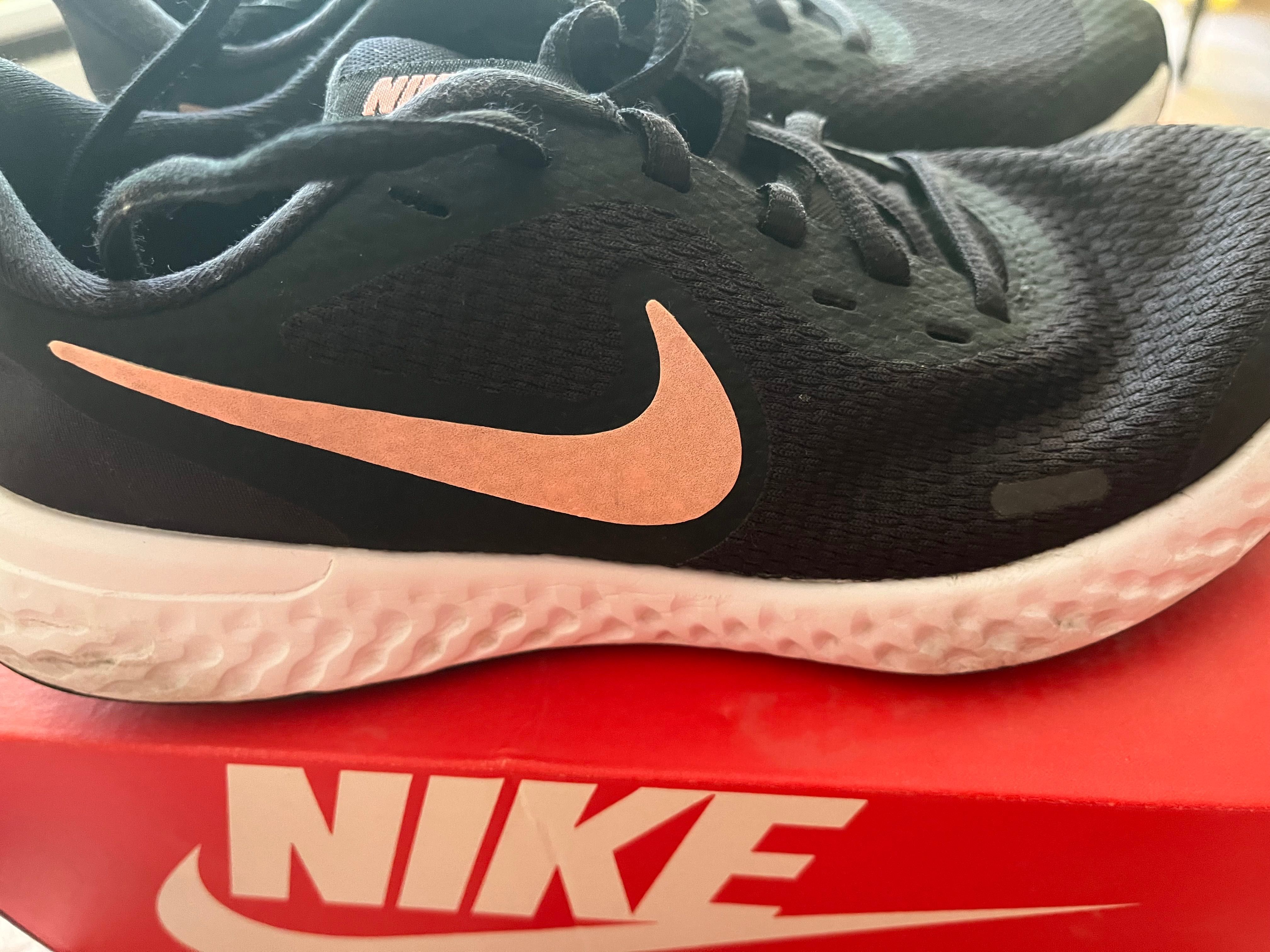 Nike Revolution EUR38,5