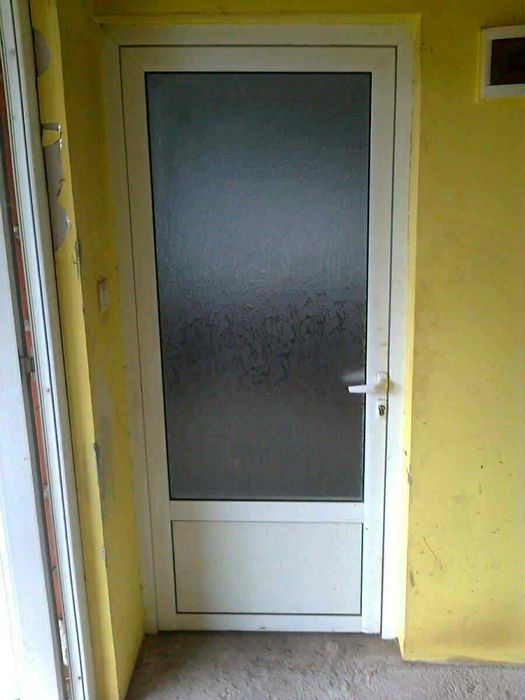 Продавам две врати