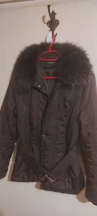 Продавам дамско яке.