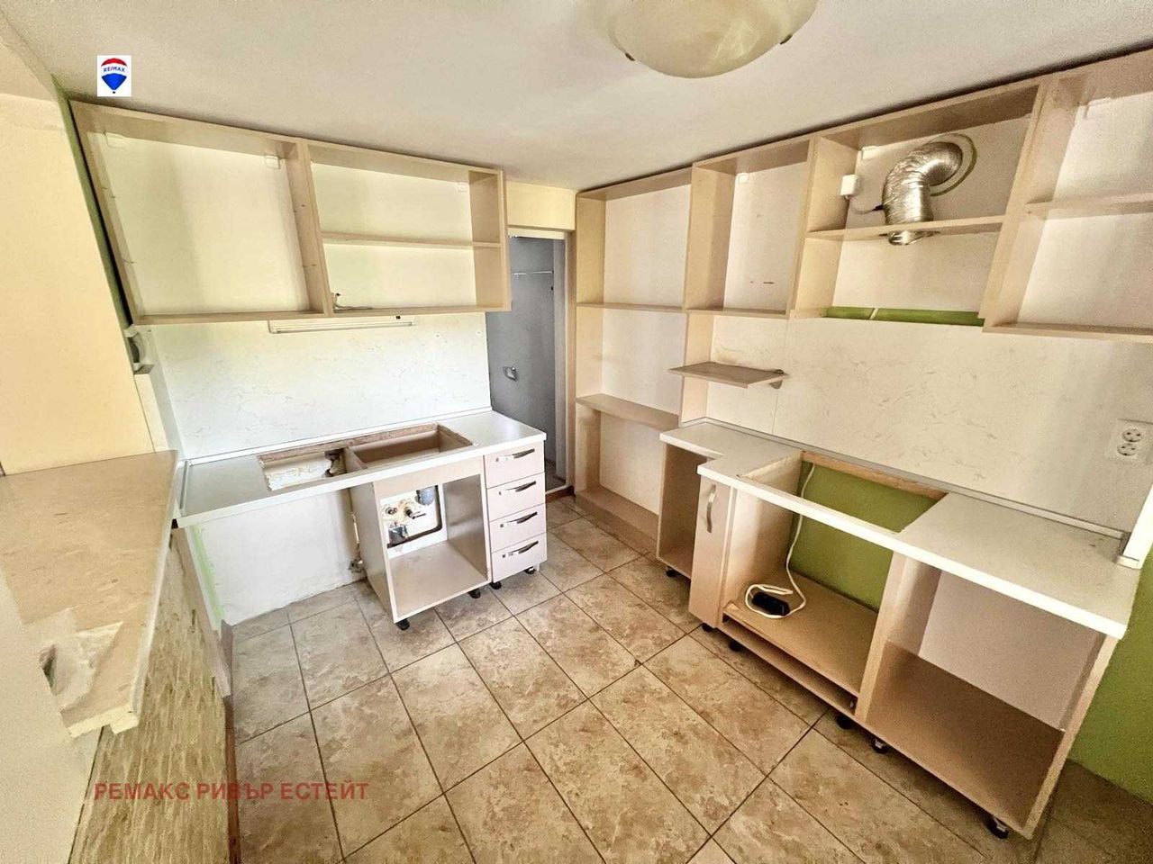 Продава се Къща в с. Басарбово, Област Русе - 80 кв.м за 1124 €/кв.м - Снимка #10