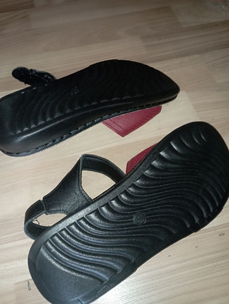 Продаются босоножки