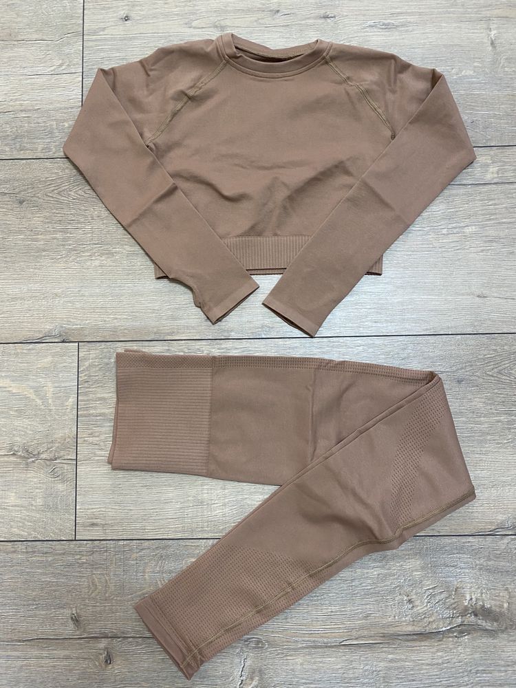 Reduceri Compleuri Seamless – Bluză + Colanți Push-Up