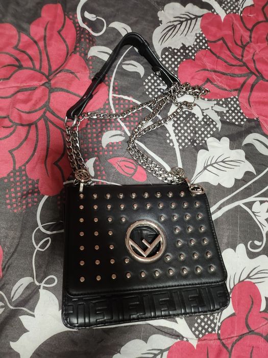 Чантичка Fendi Roma