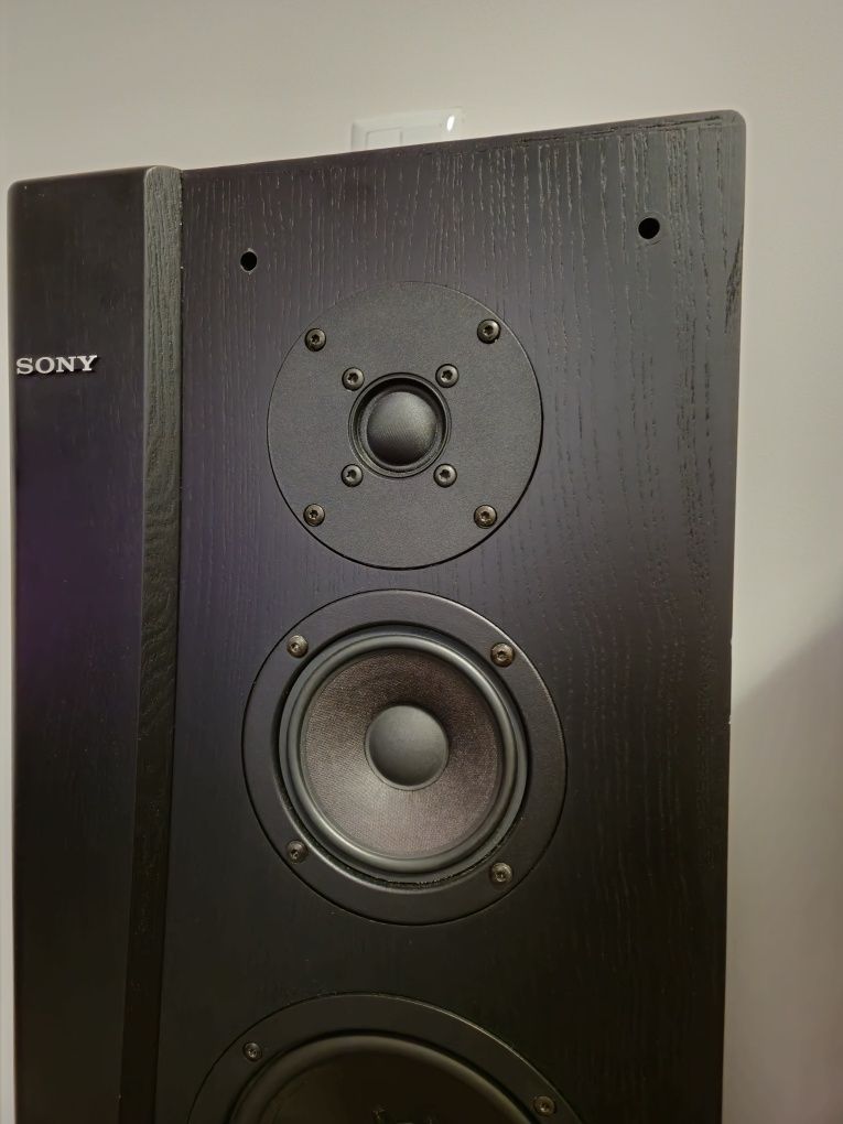 Продавам подовостоящи тонколони Sony ss f60es