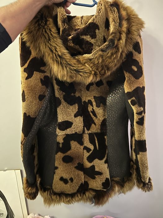 Blana naturala leopard purtata de 2 ori este impecabila