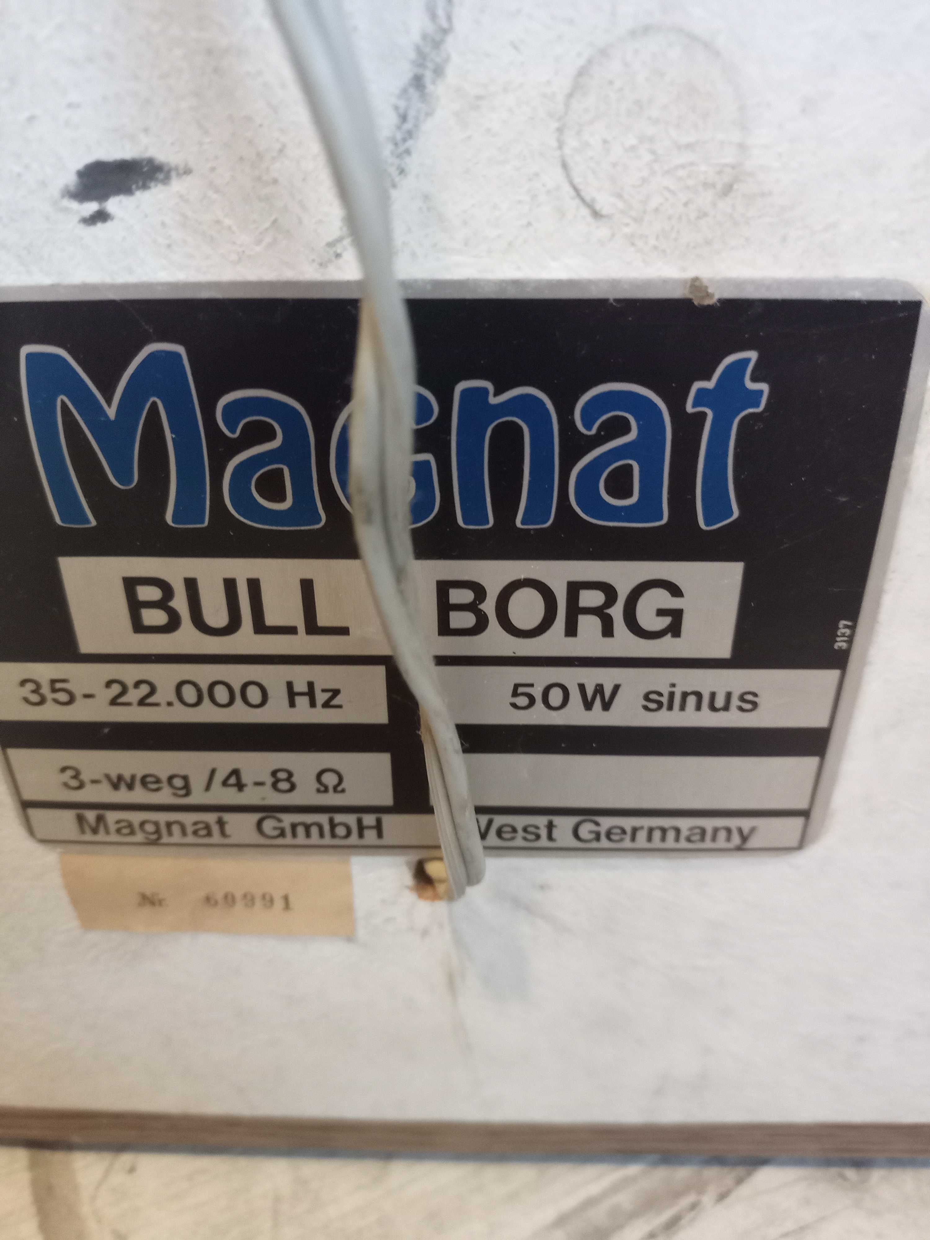 Тонколони Magnat bull-borg