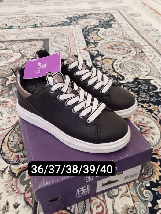 Продается кроссовки