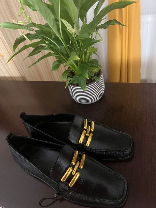 Vand pantofi originali