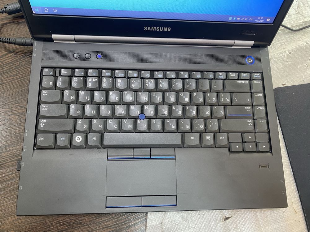 Ноутбук Samsung NP600