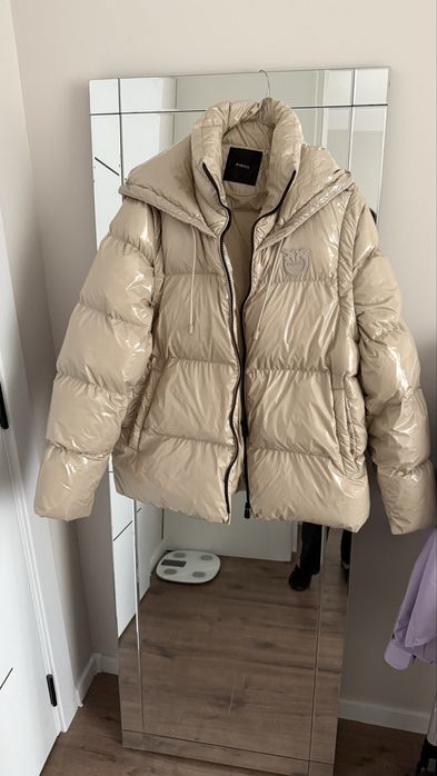 Продавам зимно яке Pinko