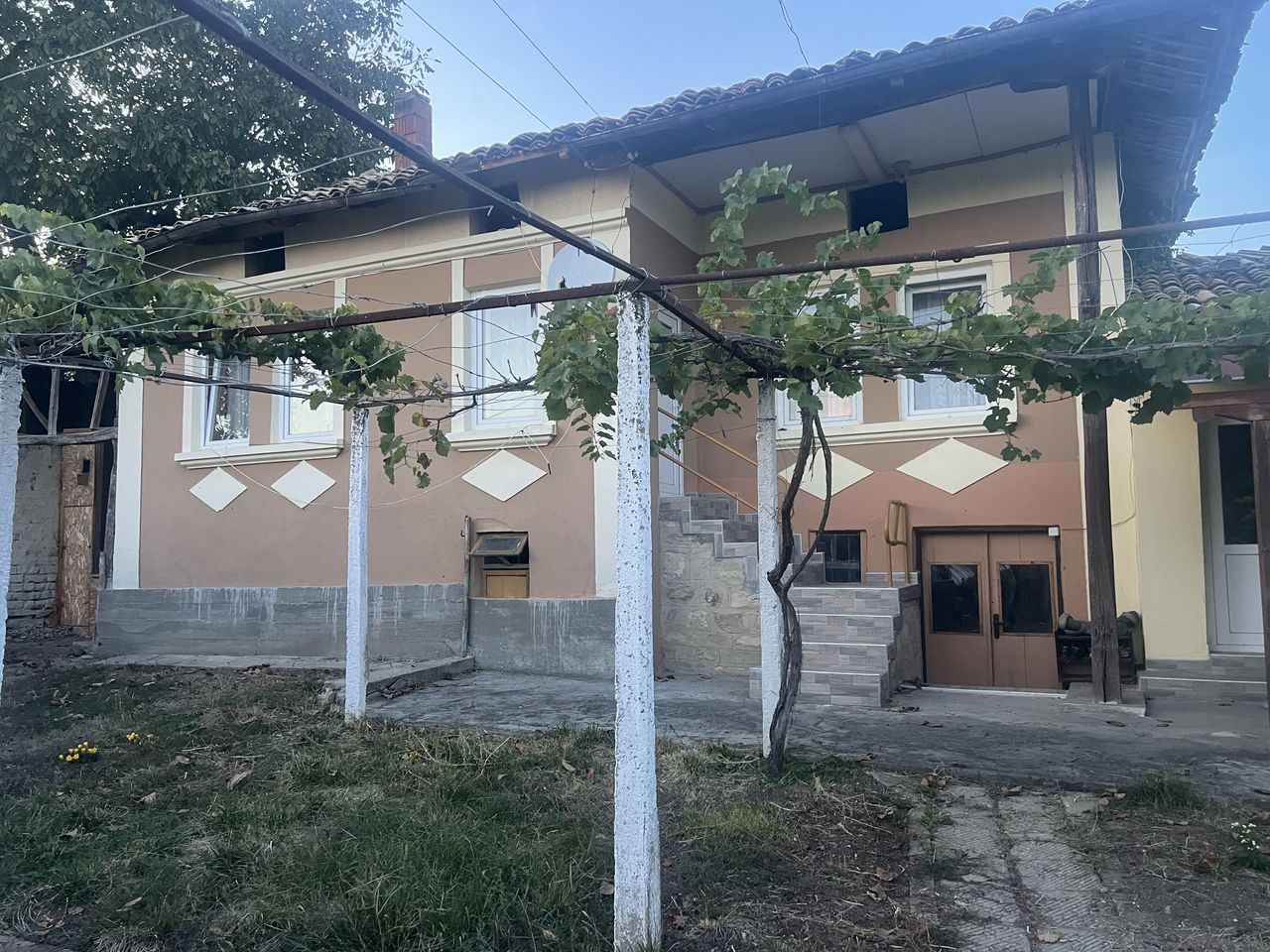 Продава се Къща в Търговище, Център - 100 кв.м за 485 €/кв.м - Снимка #1