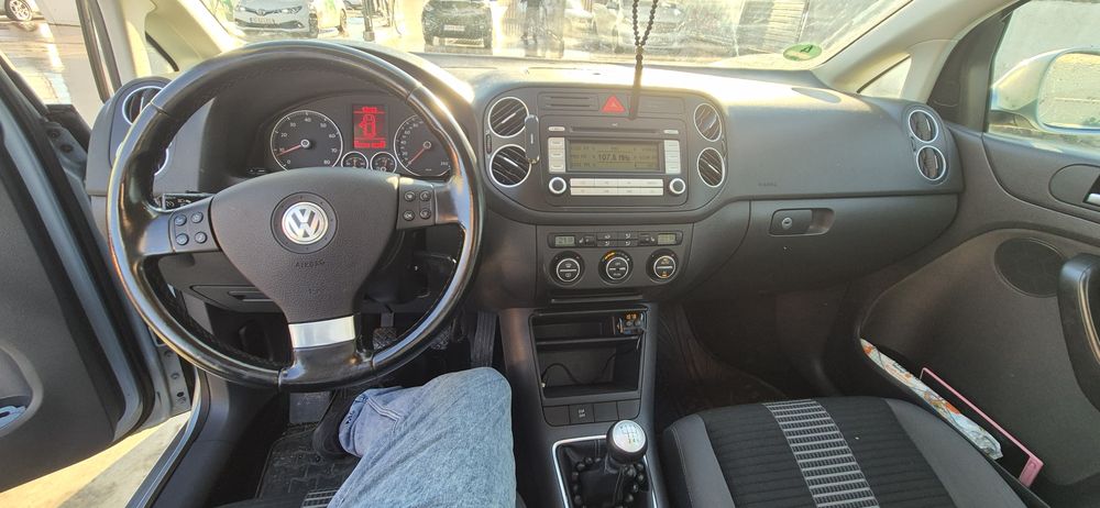 Vând Golf 5 Plus