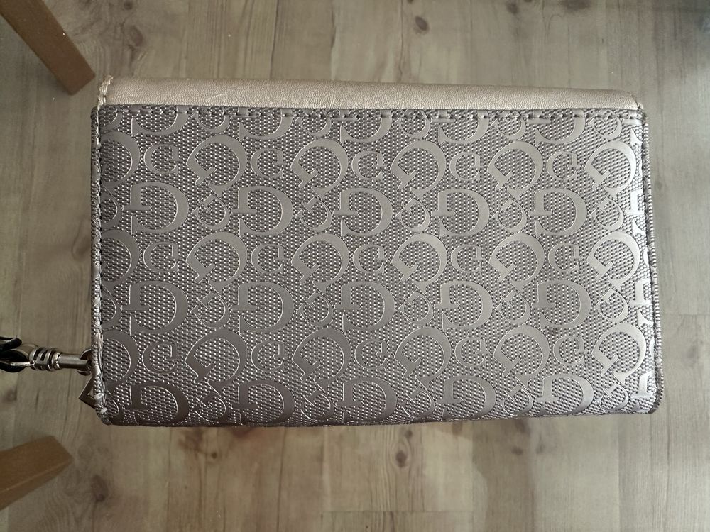 Портмоне на Guess