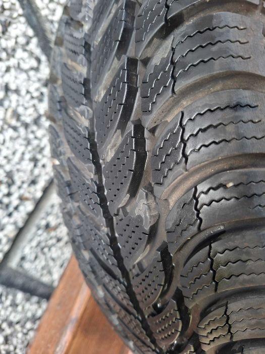 Продавам зимни гуми 185/65/15.