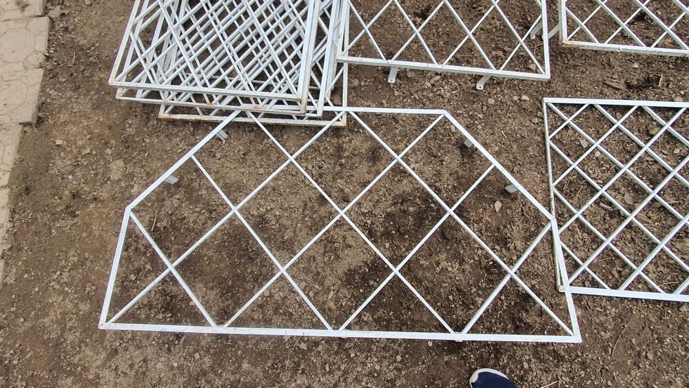 Grilaje ferestre , geamuri , casa , sau gard