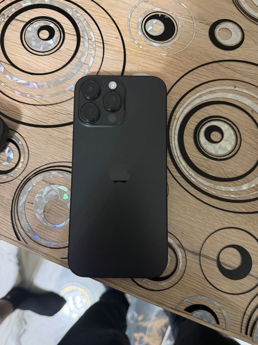 Продавам iphone 16 pro max 256gb