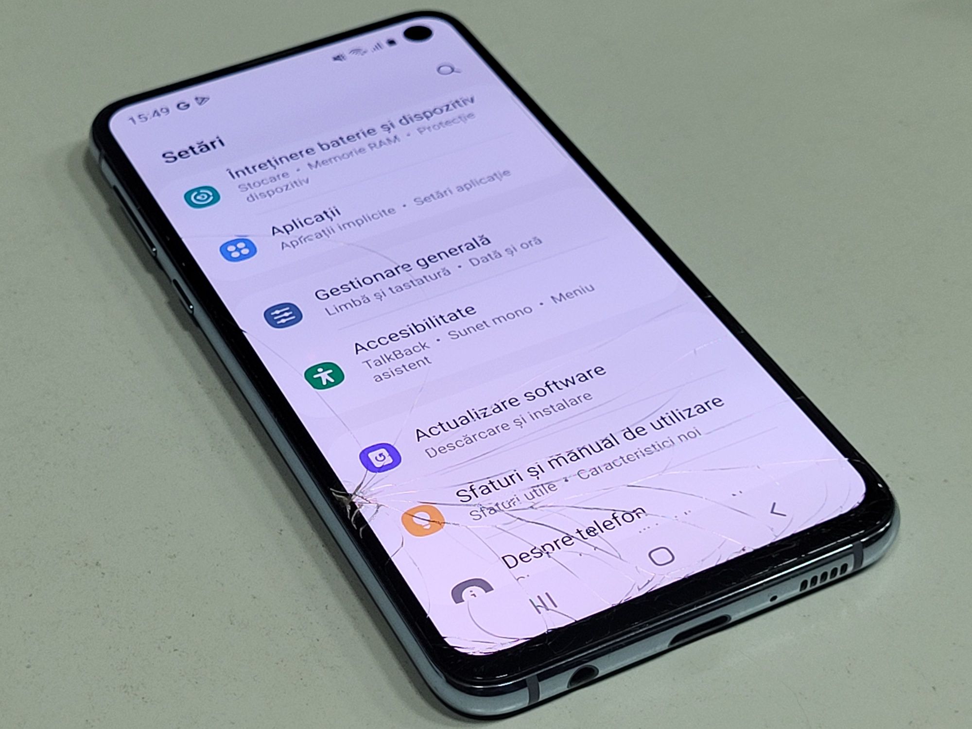 Samsung Galaxy S10e Blue Dual Sim Nu este impecabil