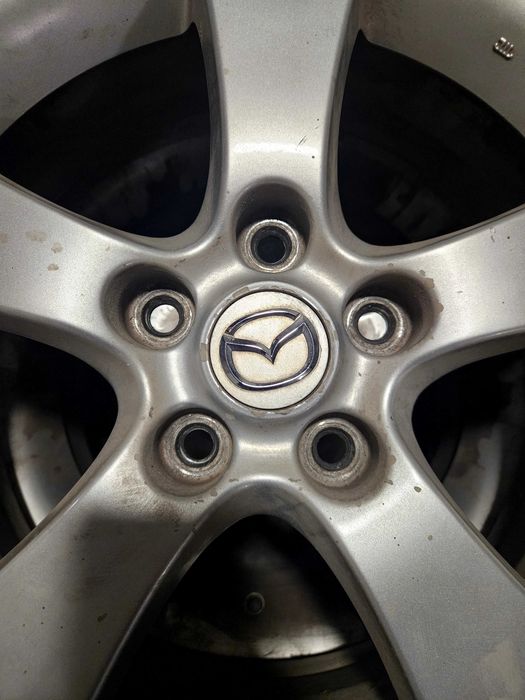 Продавам гуми с джанти 17 за Мазда