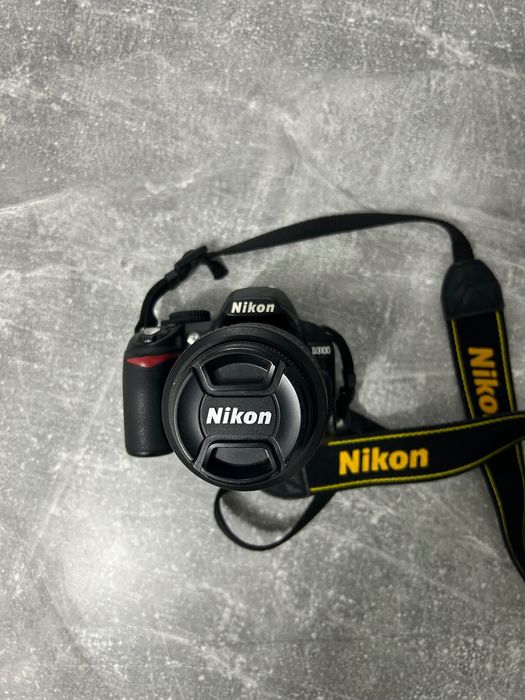 Фотоапарат Nikon D3100 с обектив Nikkor AF-S 18-55!