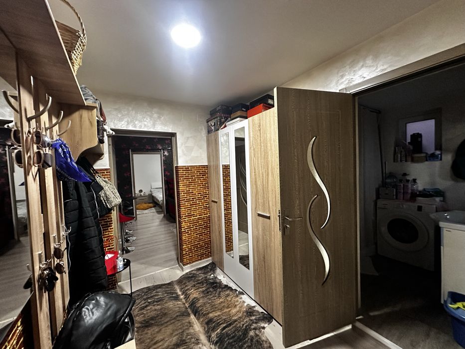 Vand apartament 2 camere, hol, bucatarie, baie.40,37mp complect utilat
