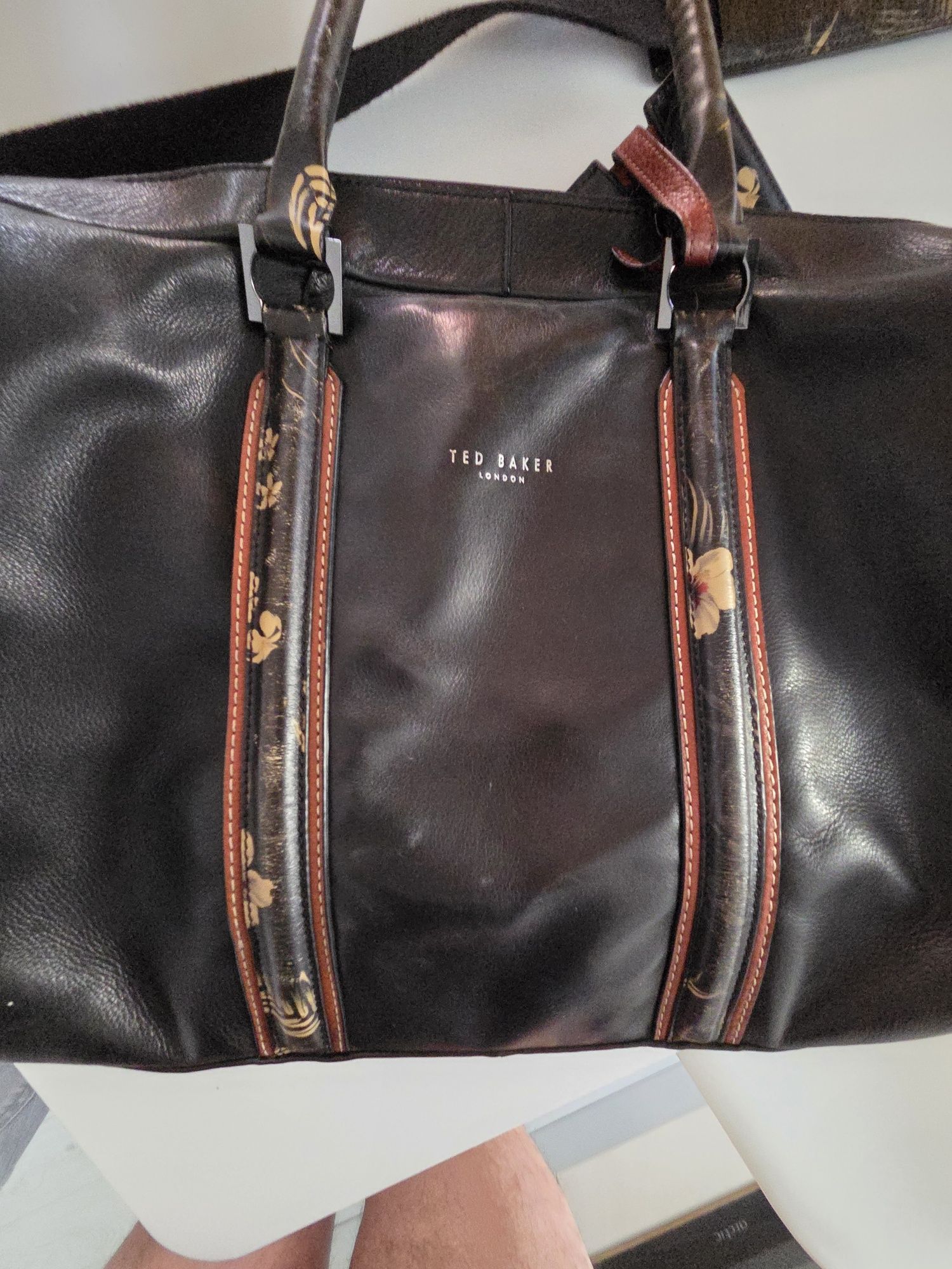 Geanta piele vitel , marca londoneza Ted Baker,premium
