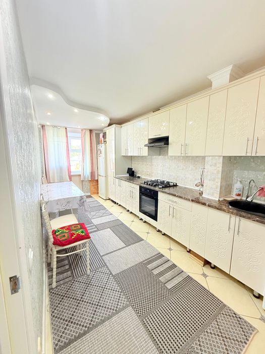 Продам 4 комнатнкю квартиру 4 мкр