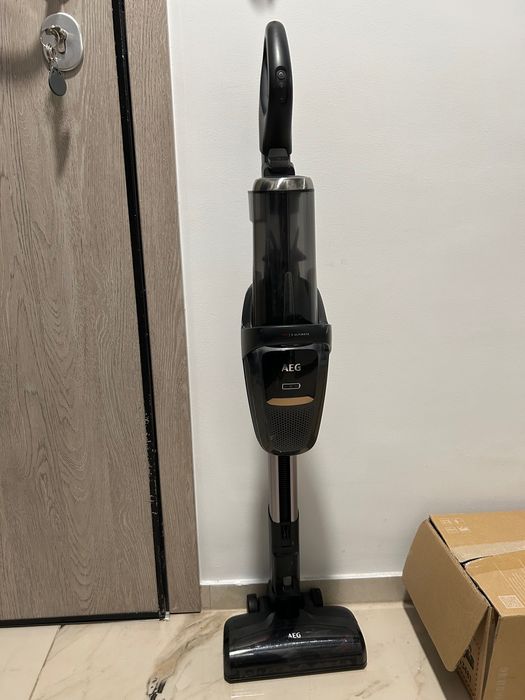 Безкабелна прахосмукачка AEG FX9
