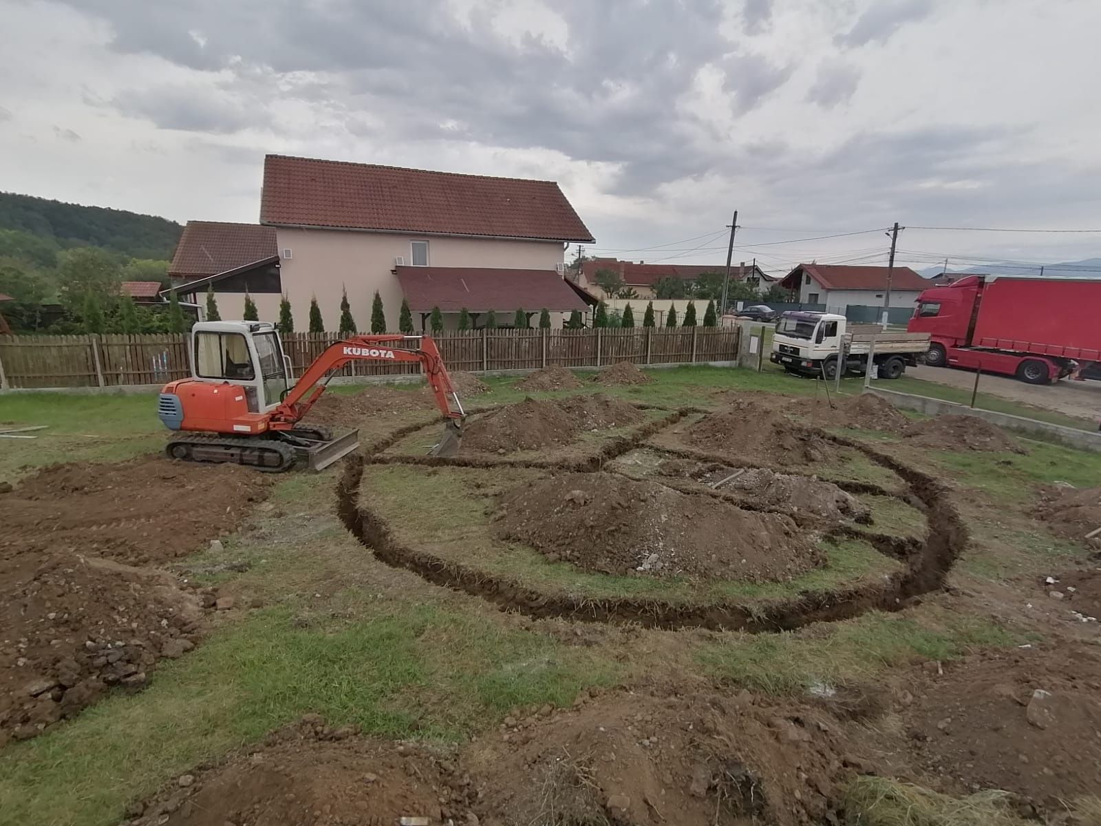 Prestez închiriez servicii miniexcavator