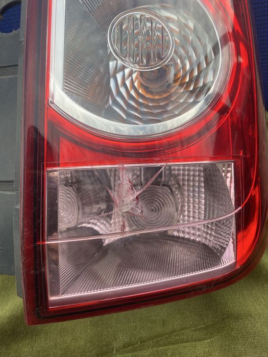 Продавам десен стоп за Дачия Дъстър