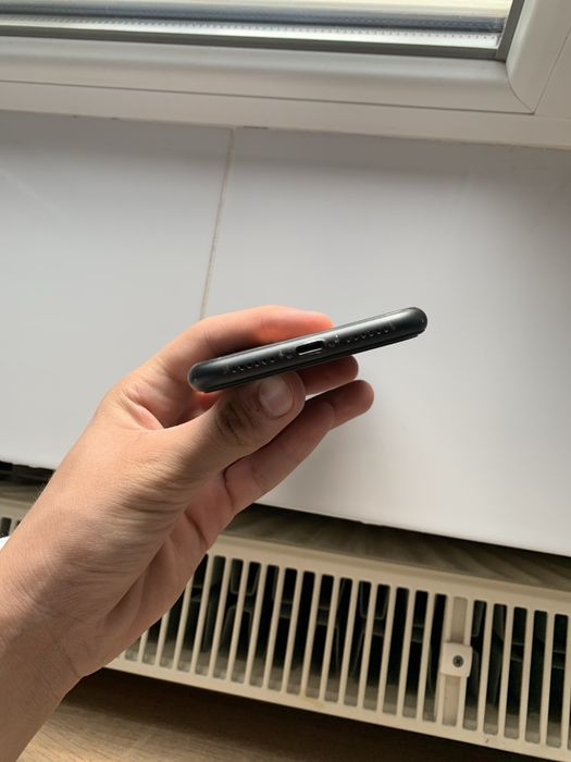 Iphone 11,64gb,spatele spart,display ul nu functioneaza