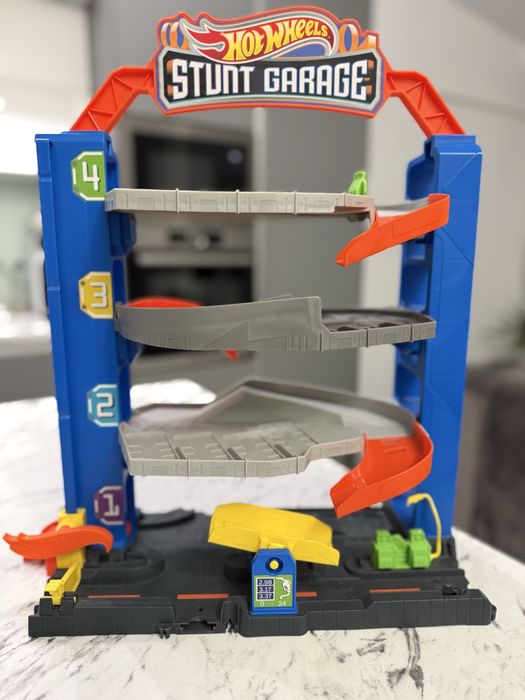 Hot Wheels Stunt Garage - Garajul cu cascadorii