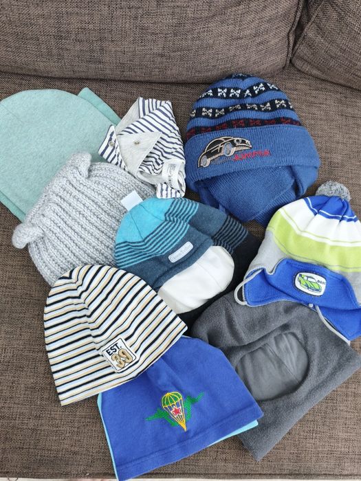 Отдам шапки на мальчика