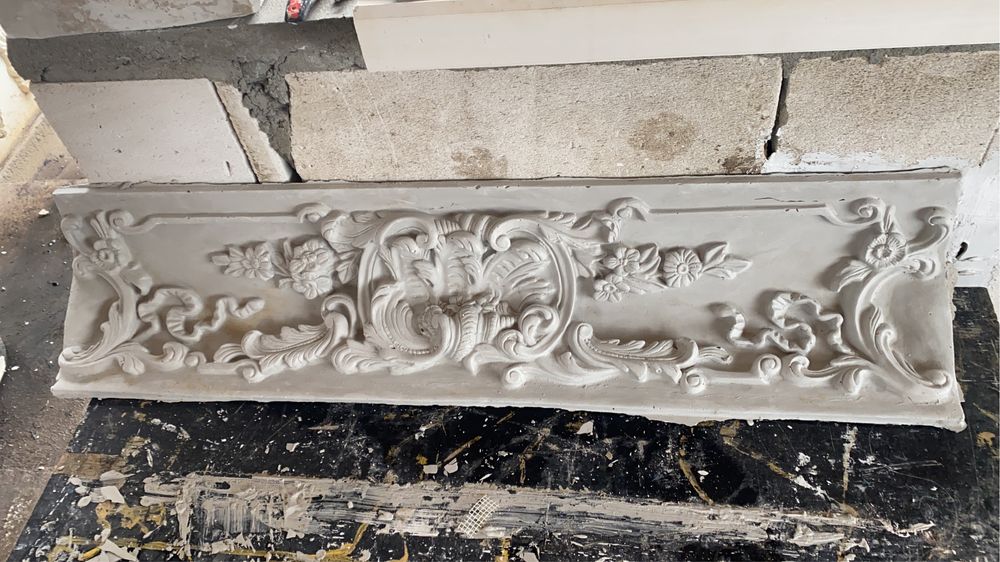 Vând ornamente ipsos, stalpi, scafe