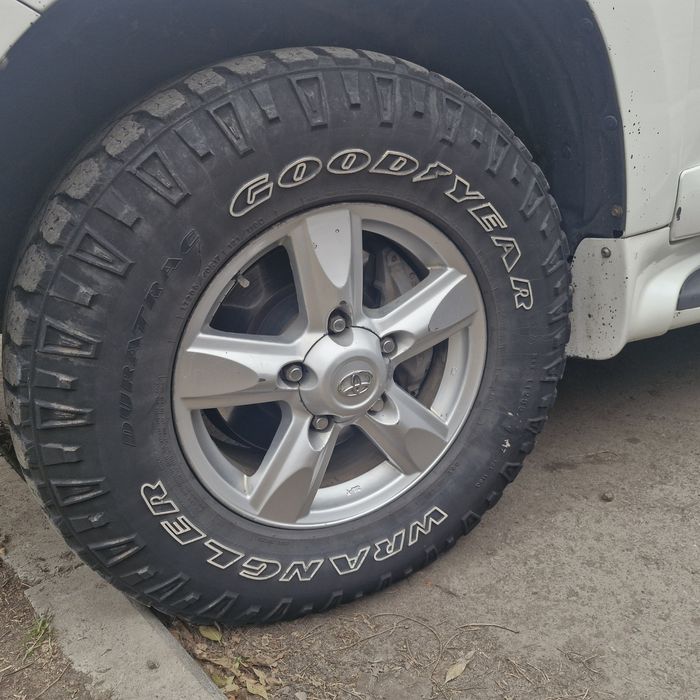 Продам комплект шин с дисками для внедорожника