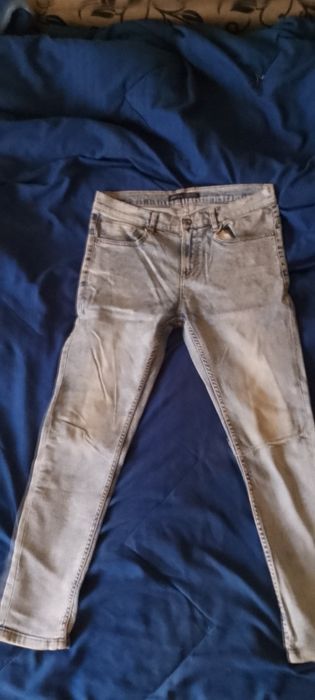 Pantaloni blugi albaștri deschis