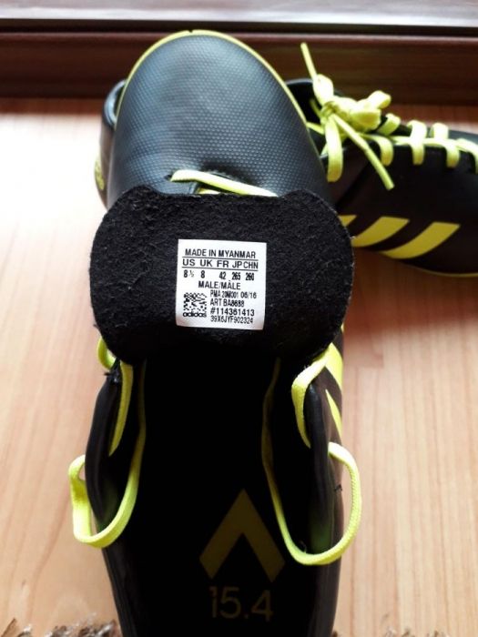 Adidași marca Adidas