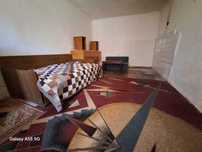 Inchiriere apartament la casa.