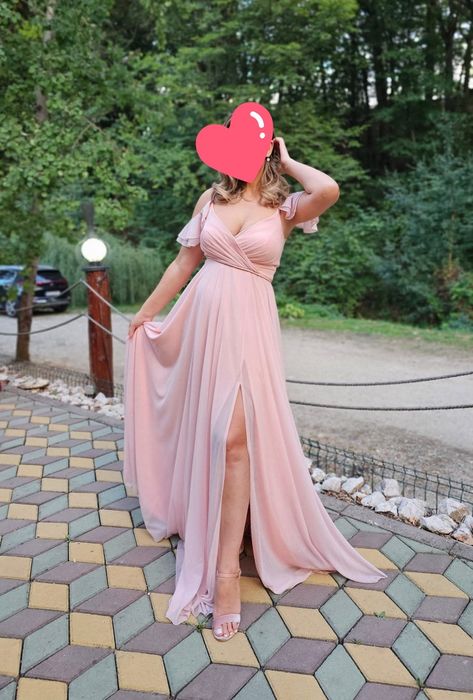 SUPER PRET! Rochie deosebită de ocazie