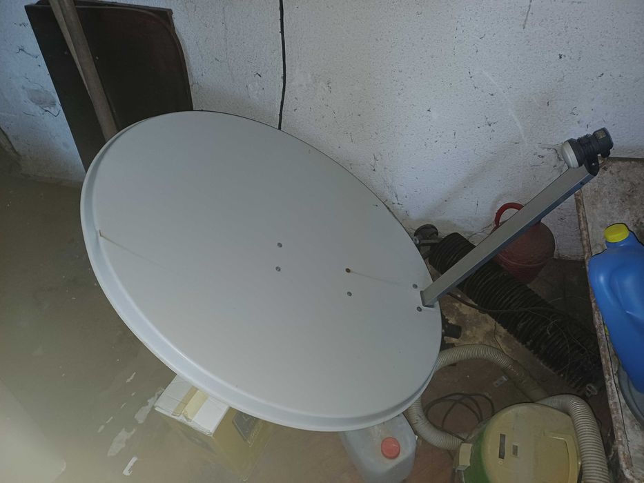 Сателитна антена с мотор и позиционер