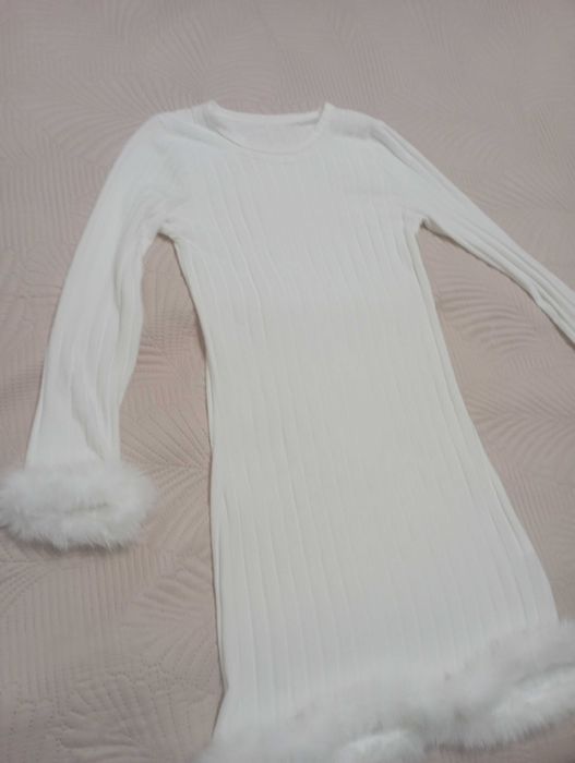 Платье нарядное на девочку 13-14 лет