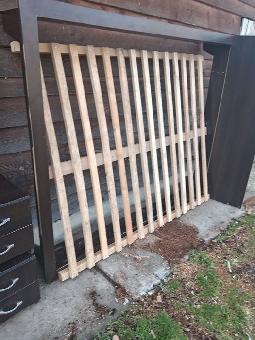 Vând pat matrimonial