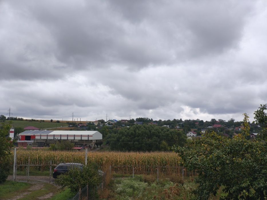 Vând teren intravilan 3100 mp