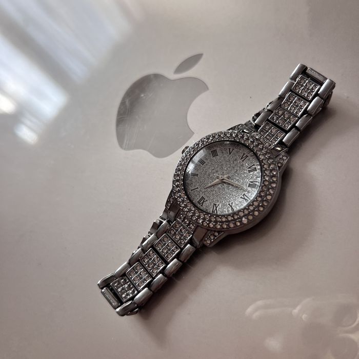 Нов часовник + гривни