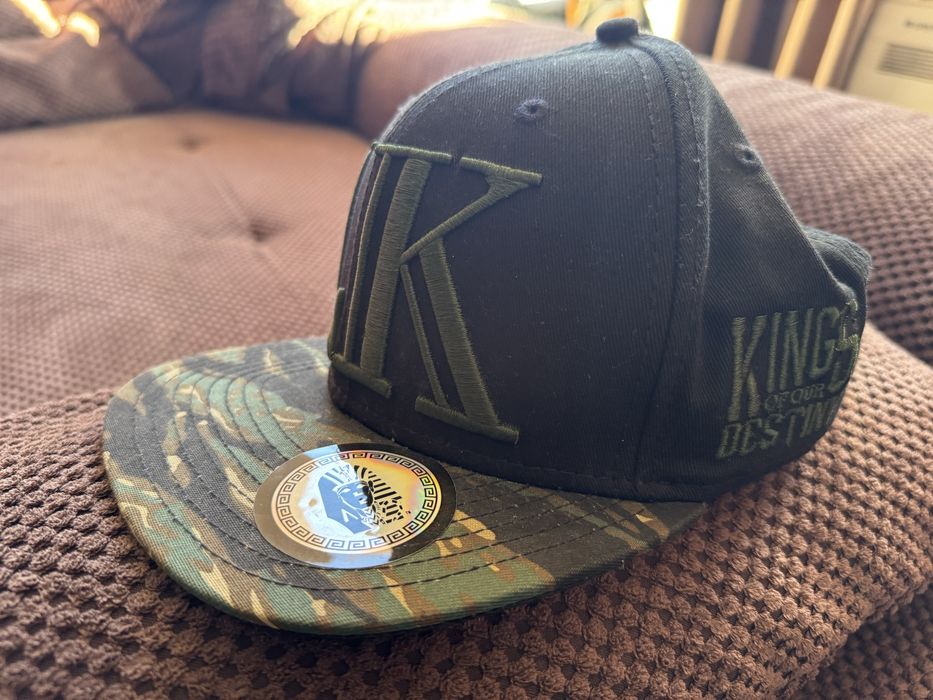 Шапка с козерка Last King