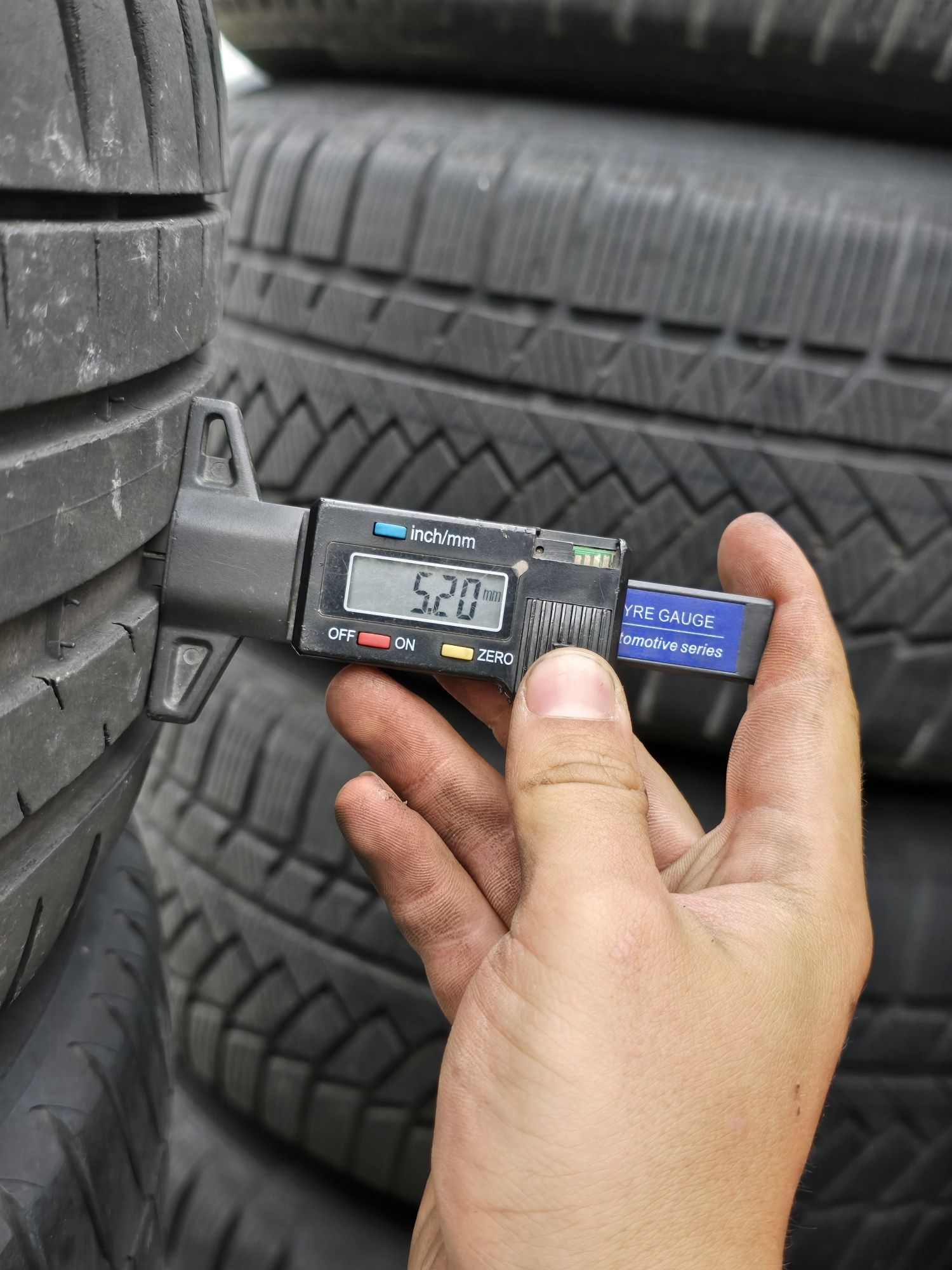 4 Броя 215/55/17 Michelin 2x5,5mm 2x5,2mm