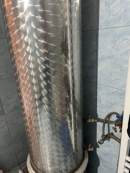 Vând boiler de inox cu sobiță din  fonta