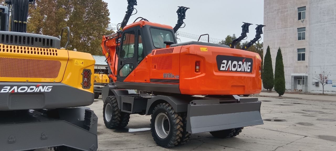Экскаватор 0.7куб с Гидромолотом