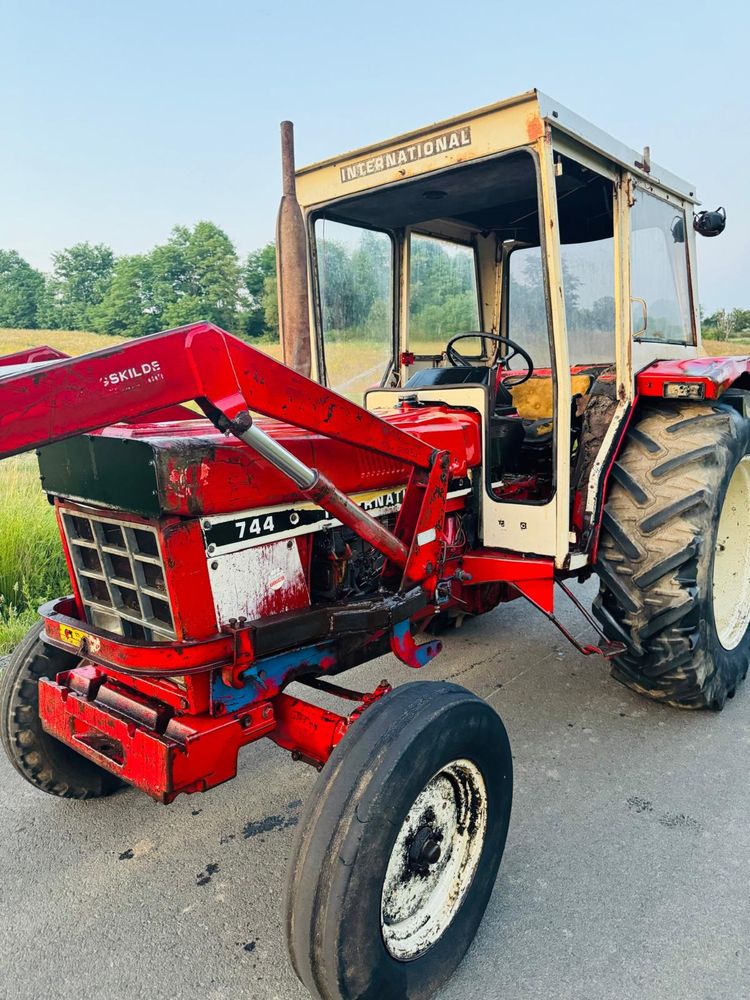 Tractor IH International Case 744 de 74cp în 4 cilindri Recent Adus